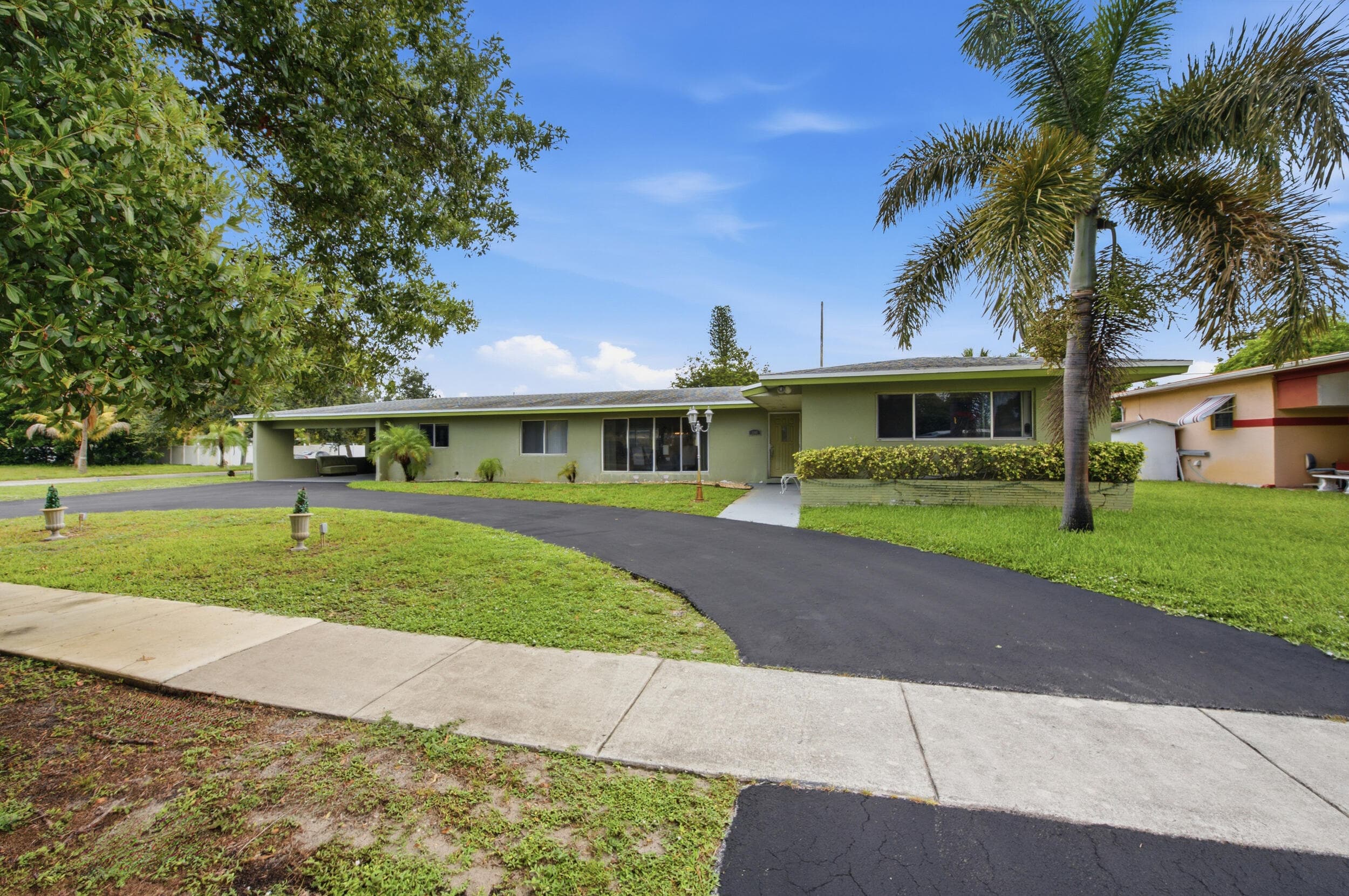 1000 WYOMING Avenue, Fort Lauderdale, FL 33312 3