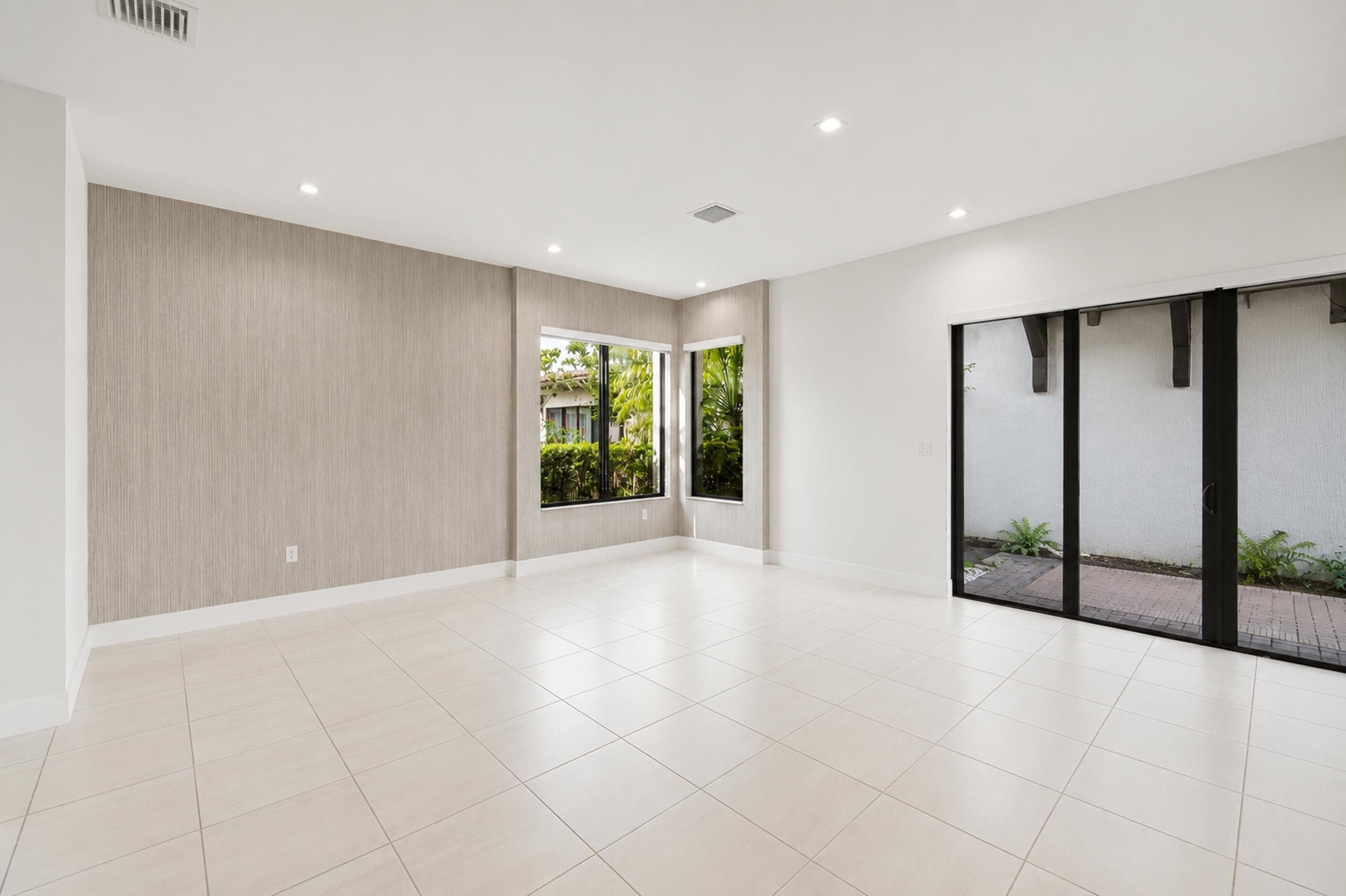 8272 NW 44th Terrace, Doral, FL 33166 5