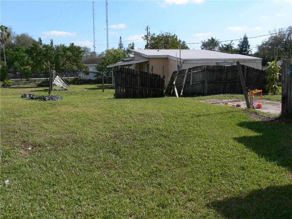 41 WILLIAMS Road, West Park, FL 33023 8