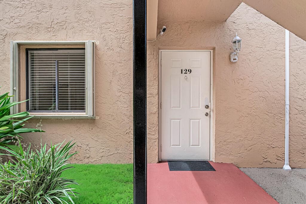 6043 10th Avenue N 129, Greenacres, FL 33463 5