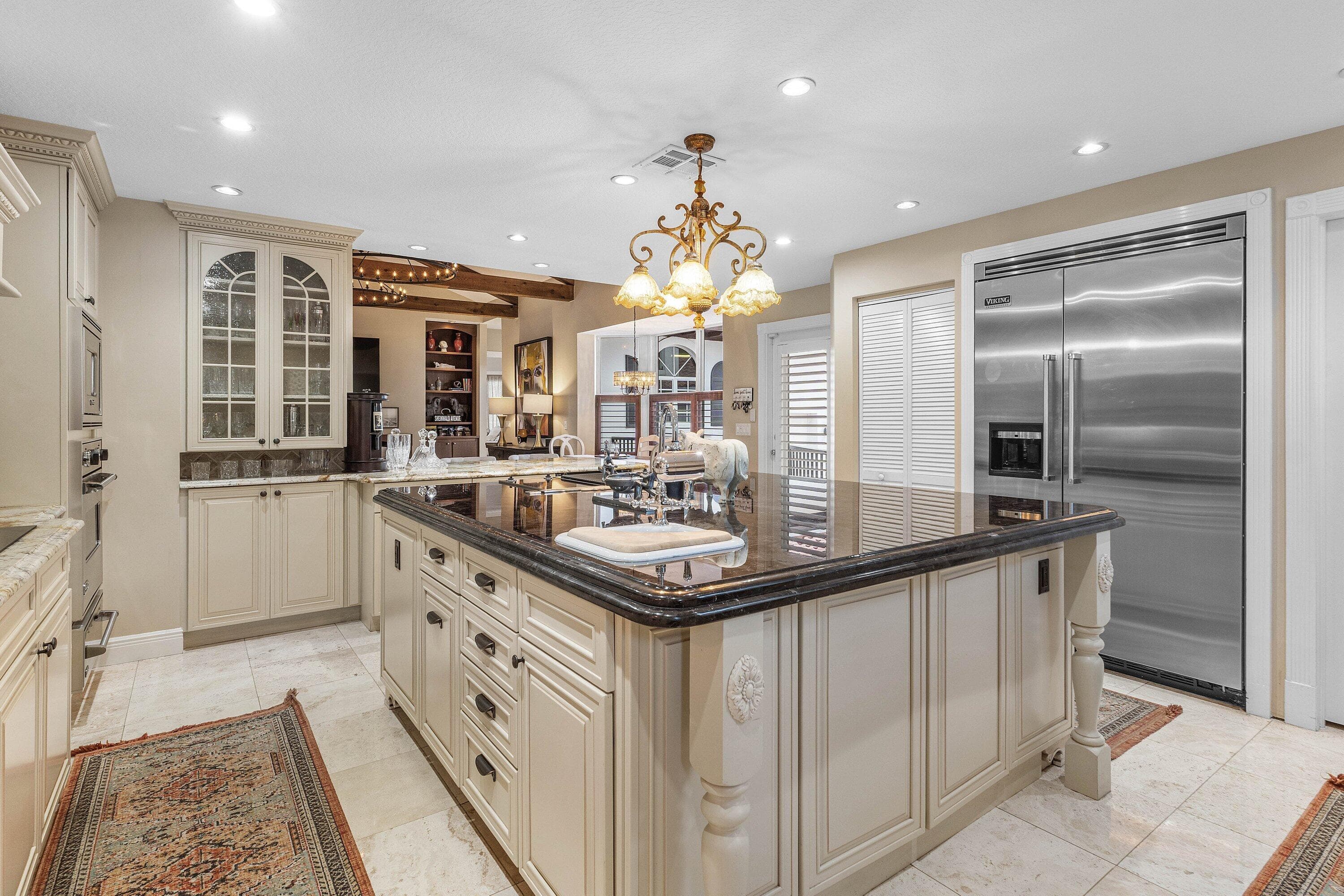 2 FIRESTONE Circle, West Palm Beach, FL 33401 12