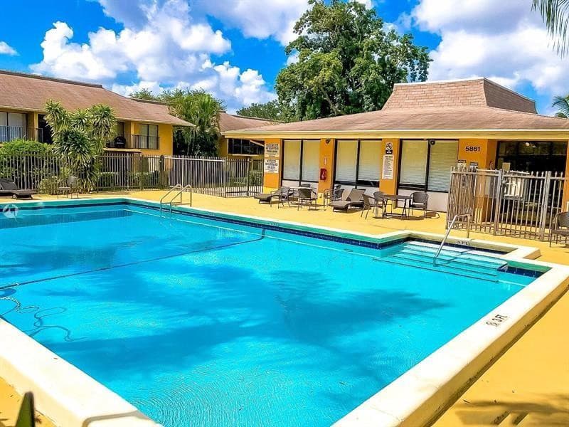 5825 Washington Street 40-B, Hollywood, FL 33023 12