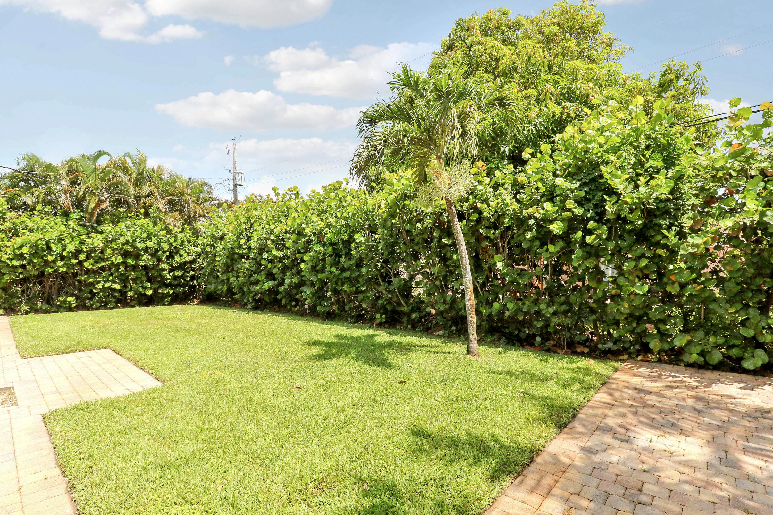 940 Dogwood Road, North Palm Beach, FL 33408 35