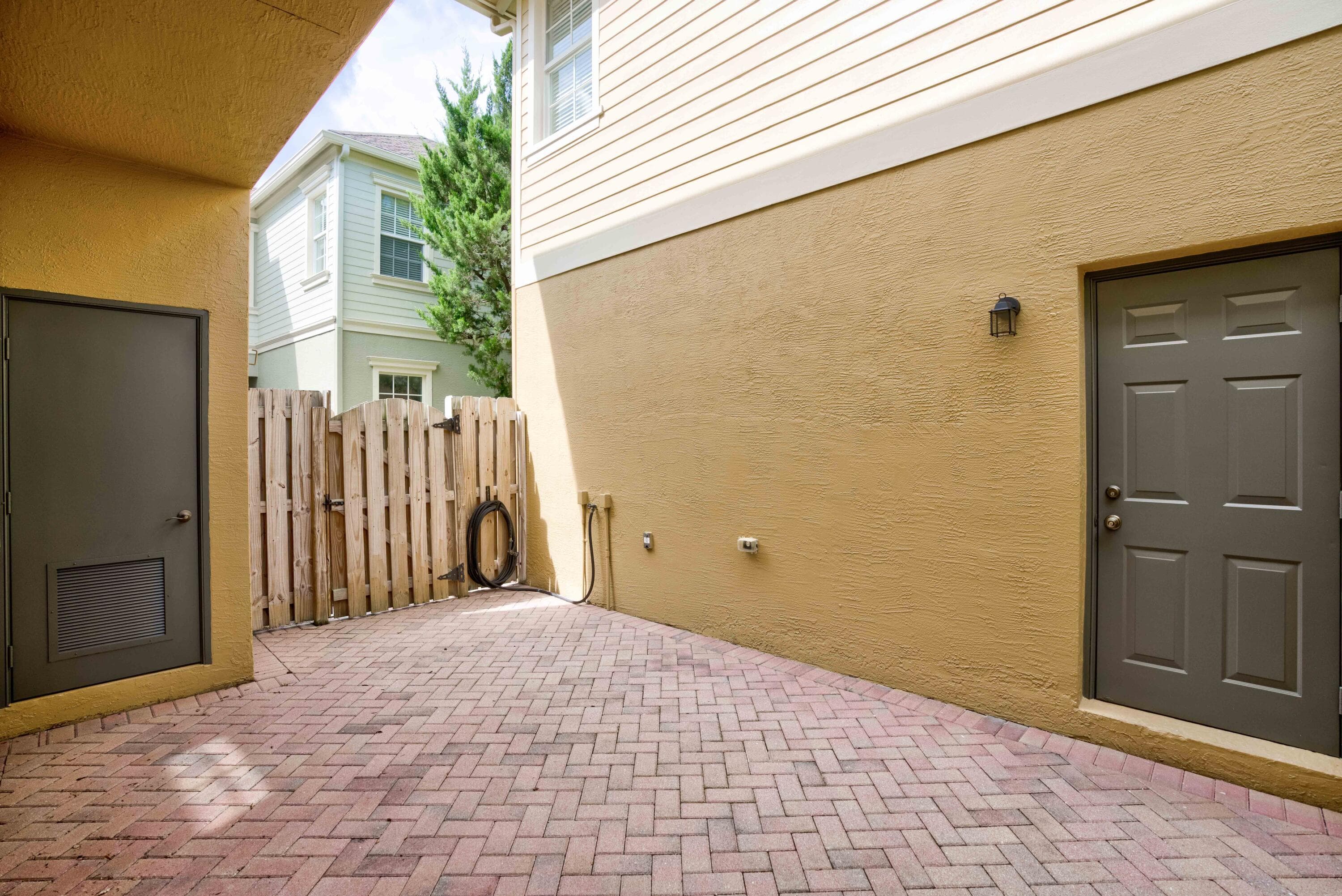 158 W Thatch Palm Circle, Jupiter, FL 33458 33
