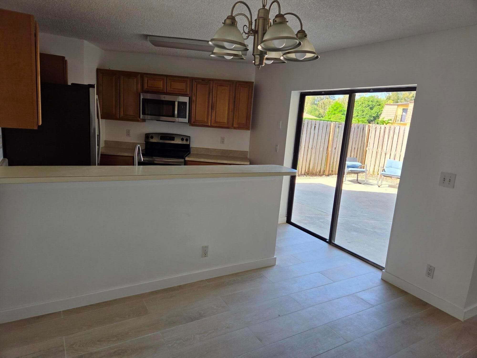 22 Springdale Circle, Palm Springs, FL 33461 9