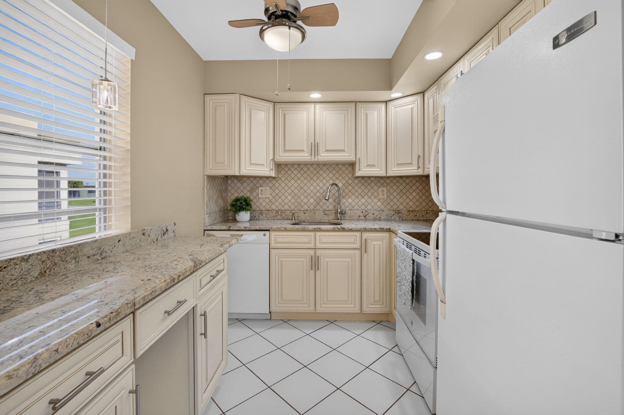 332 Capri G, Delray Beach, FL 33484 15