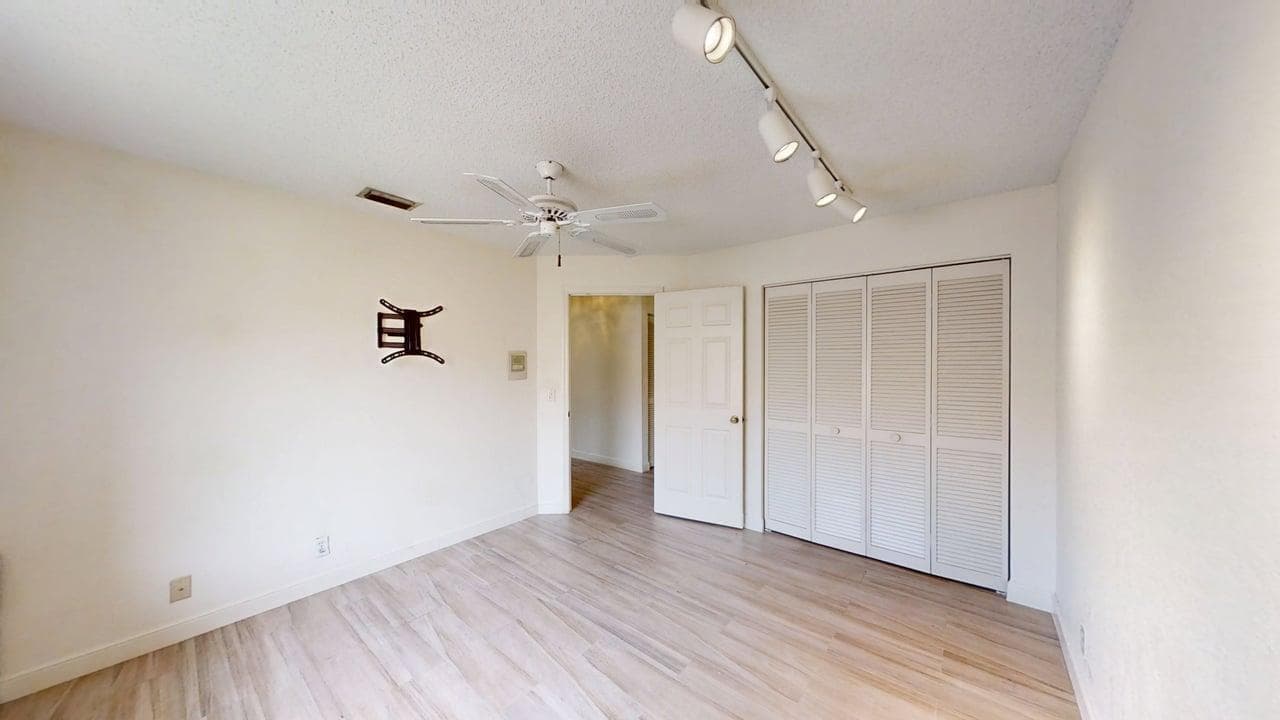 23330 La Vida Way, Boca Raton, FL 33433 26