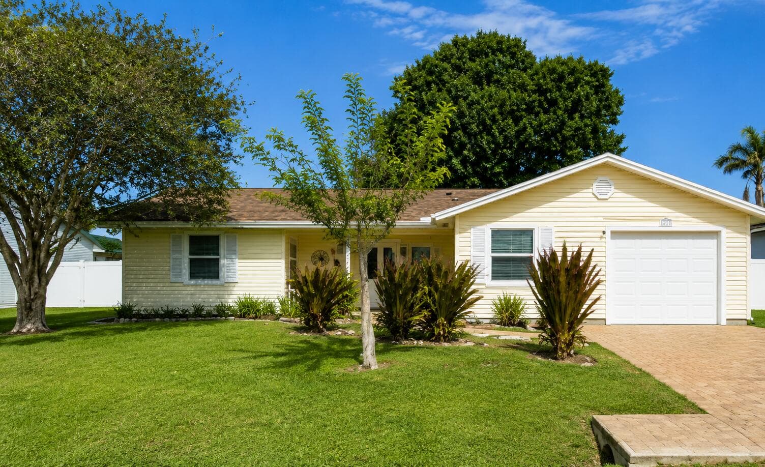 2490 SE Whitehorse Street, Port St. Lucie, FL 34984 2