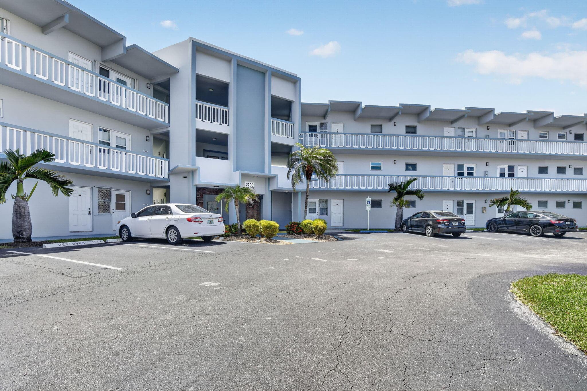 2200 PARK Lane 208, Hollywood, FL 33021 2