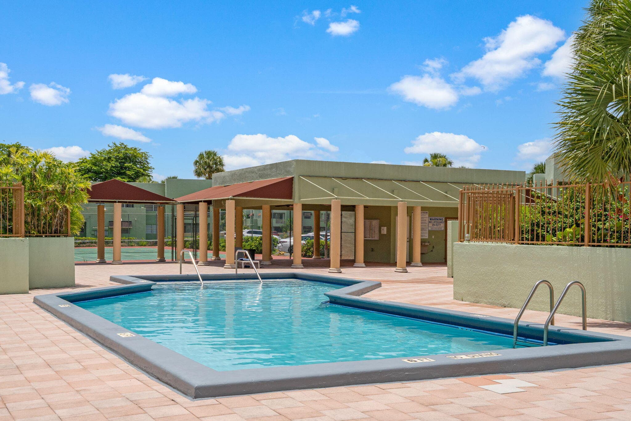 11099 NW 7th Street, Miami, FL 33172 36