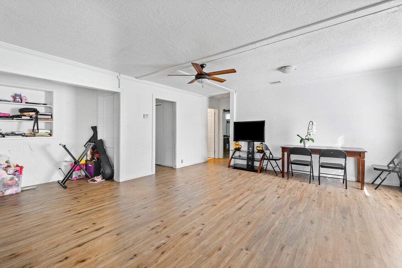 921 43RD Street, West Palm Beach, FL 33407 9