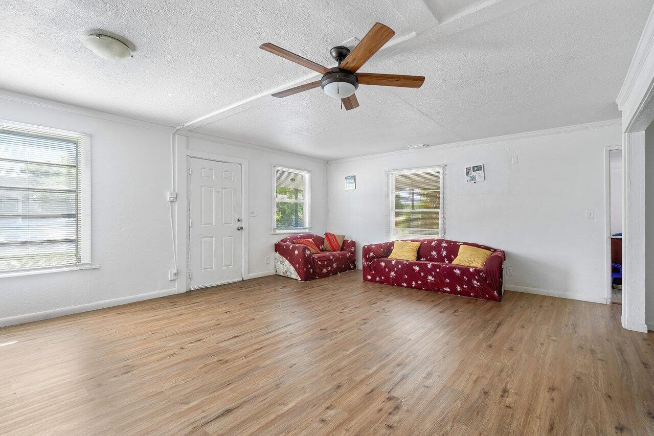 921 43RD Street, West Palm Beach, FL 33407 11