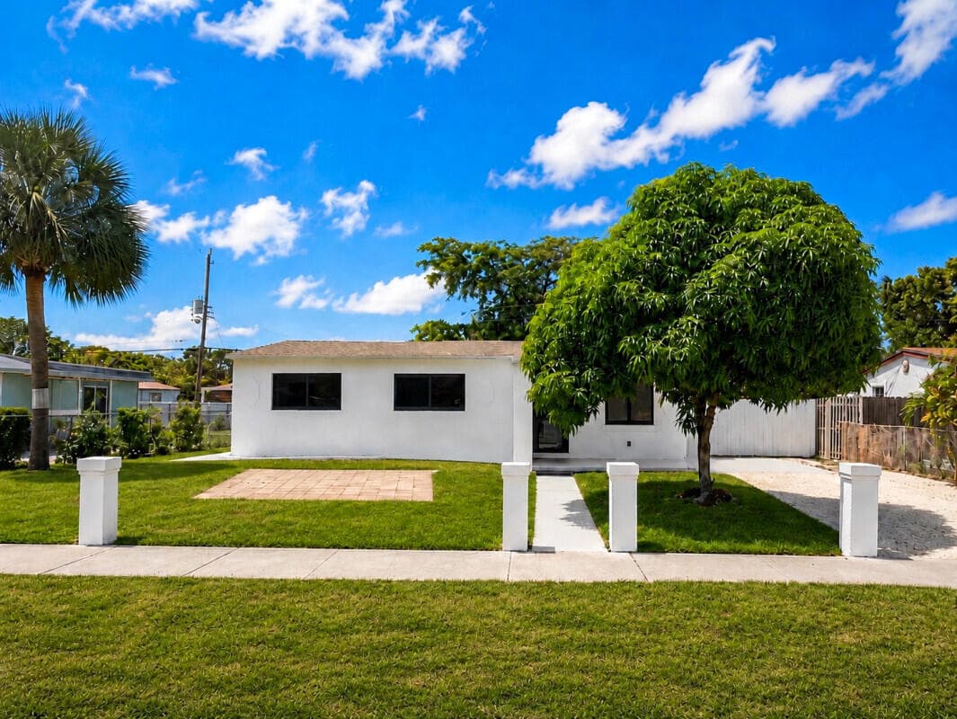 235 SW 21st Way, Fort Lauderdale, FL 33312