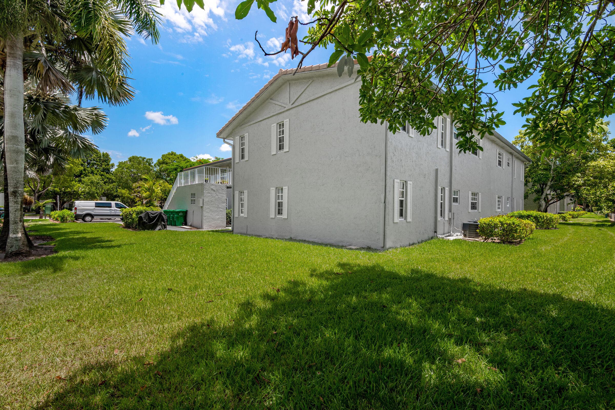 8830 W SAMPLE Road 8, Coral Springs, FL 33065 21