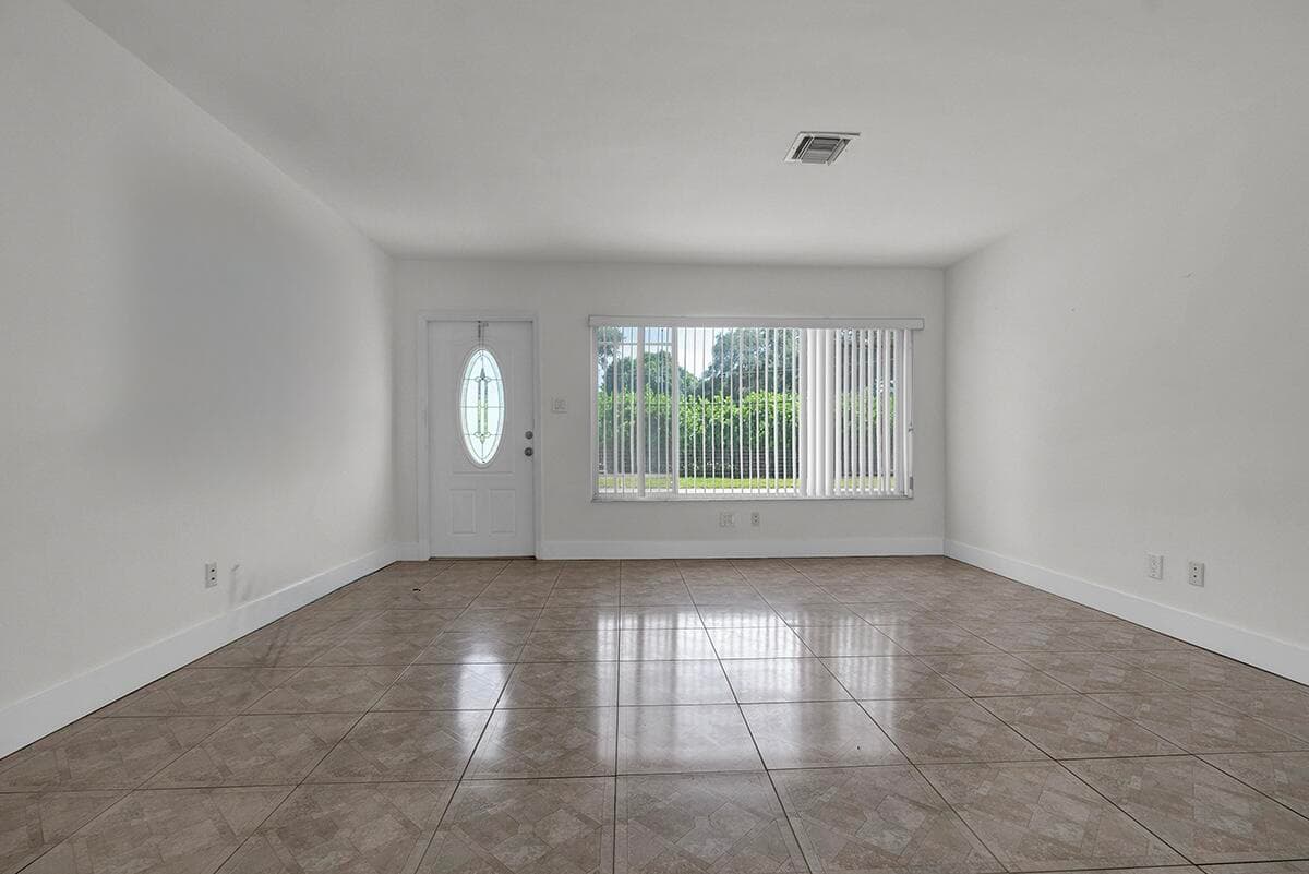 2100 N 57TH Avenue, Hollywood, FL 33021 8