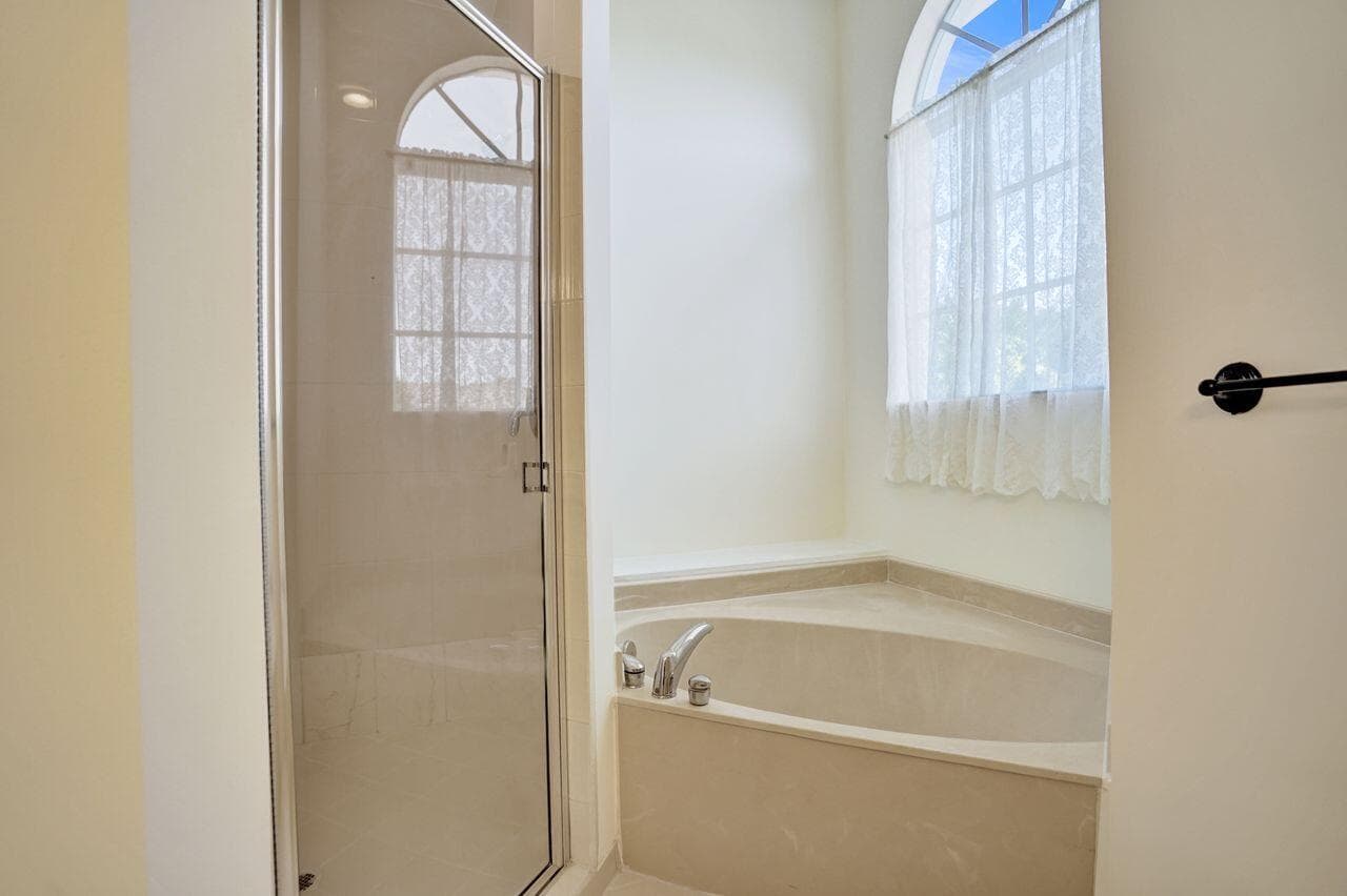 6379 Bella Circle W 606, Boynton Beach, FL 33437 60
