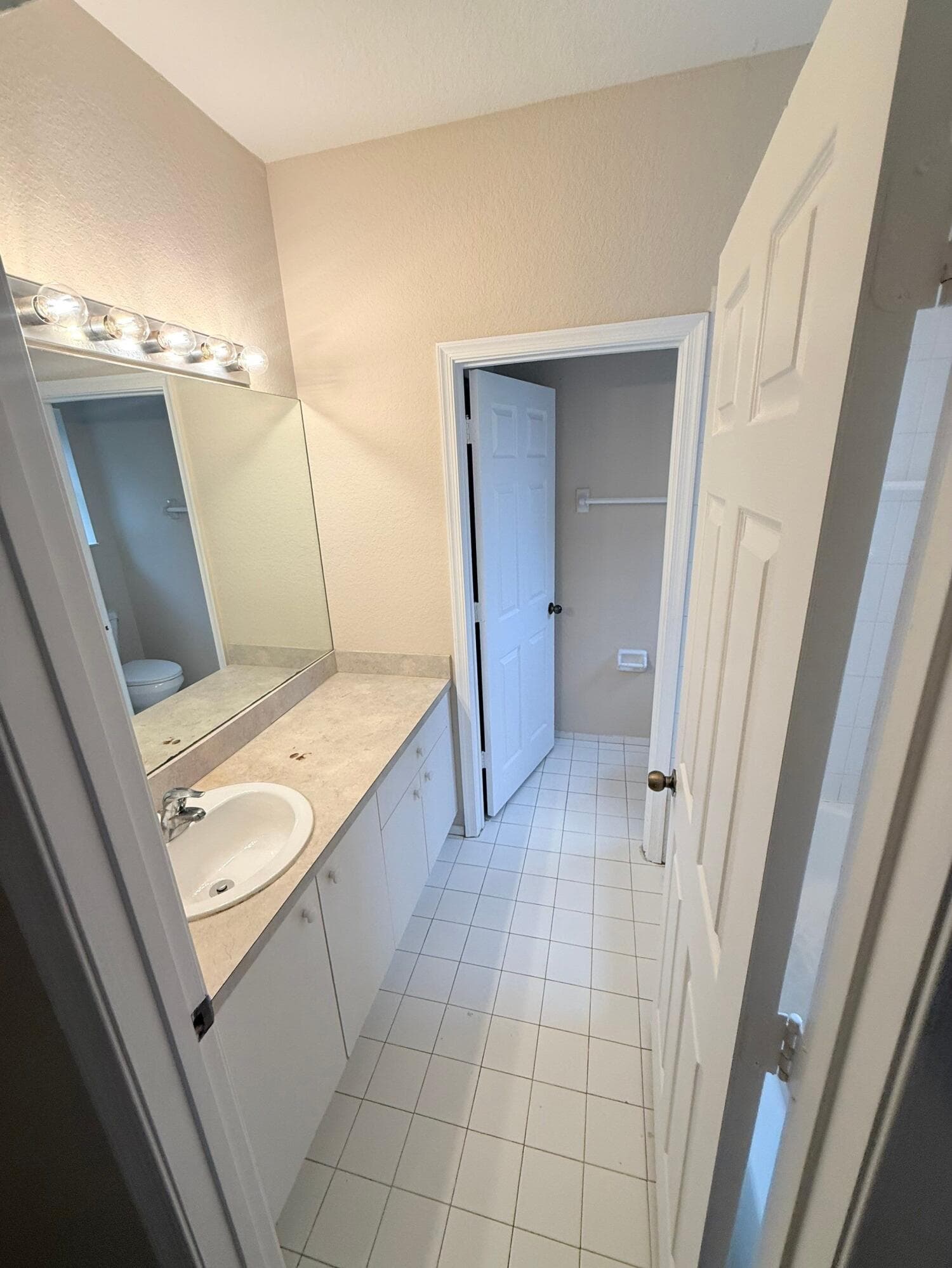 905 N SANTA CATALINA Circle 905, North Lauderdale, FL 33068 28