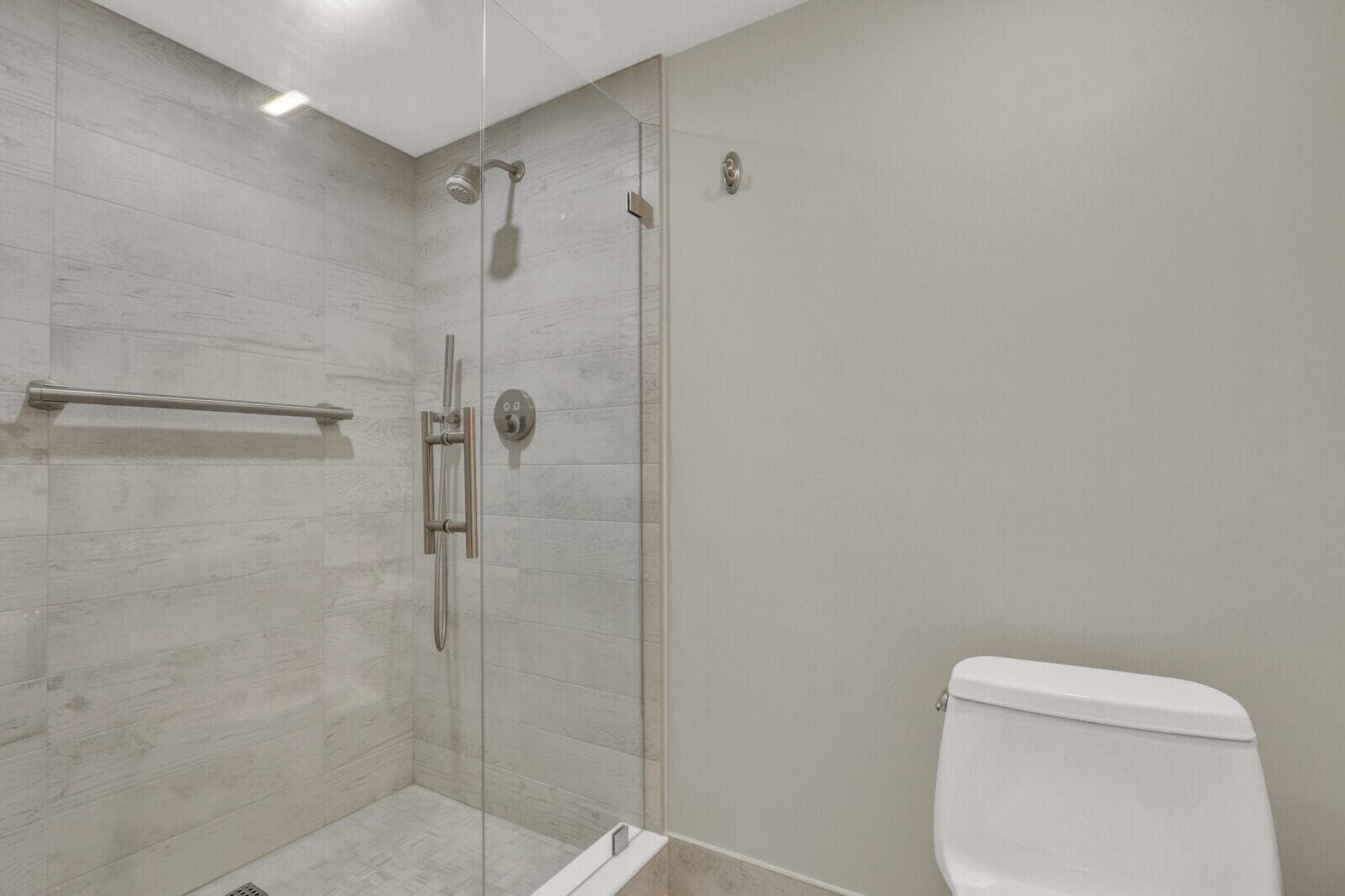 701 SEAFARER Circle 105, Jupiter, FL 33477 15