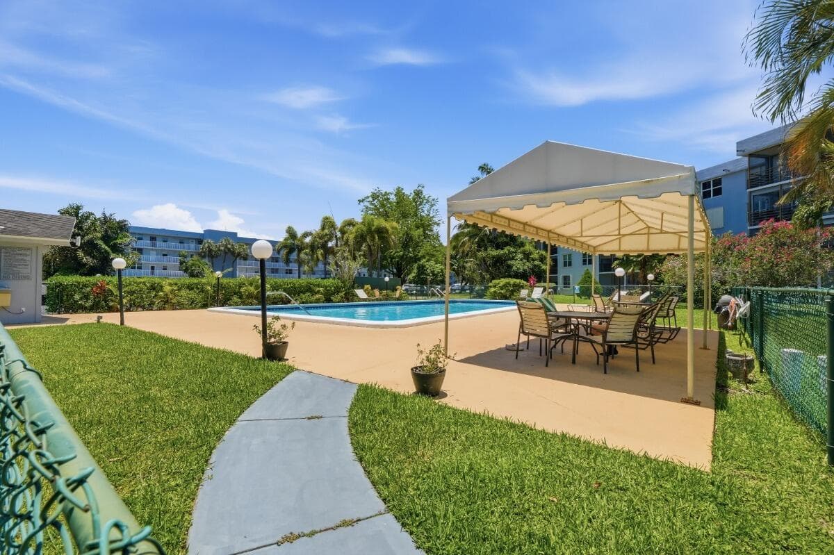 108 ROYAL PARK Drive 1D, Oakland Park, FL 33309 25