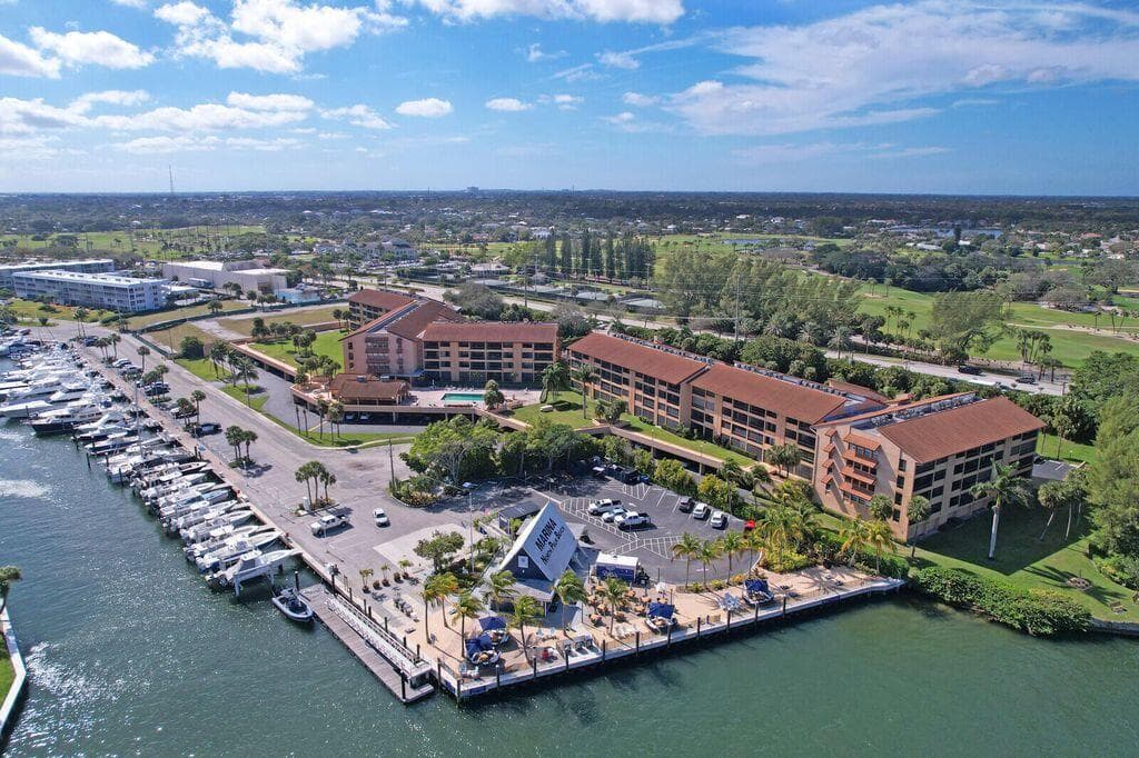 1036 US Highway 1 121, North Palm Beach, FL 33408 35