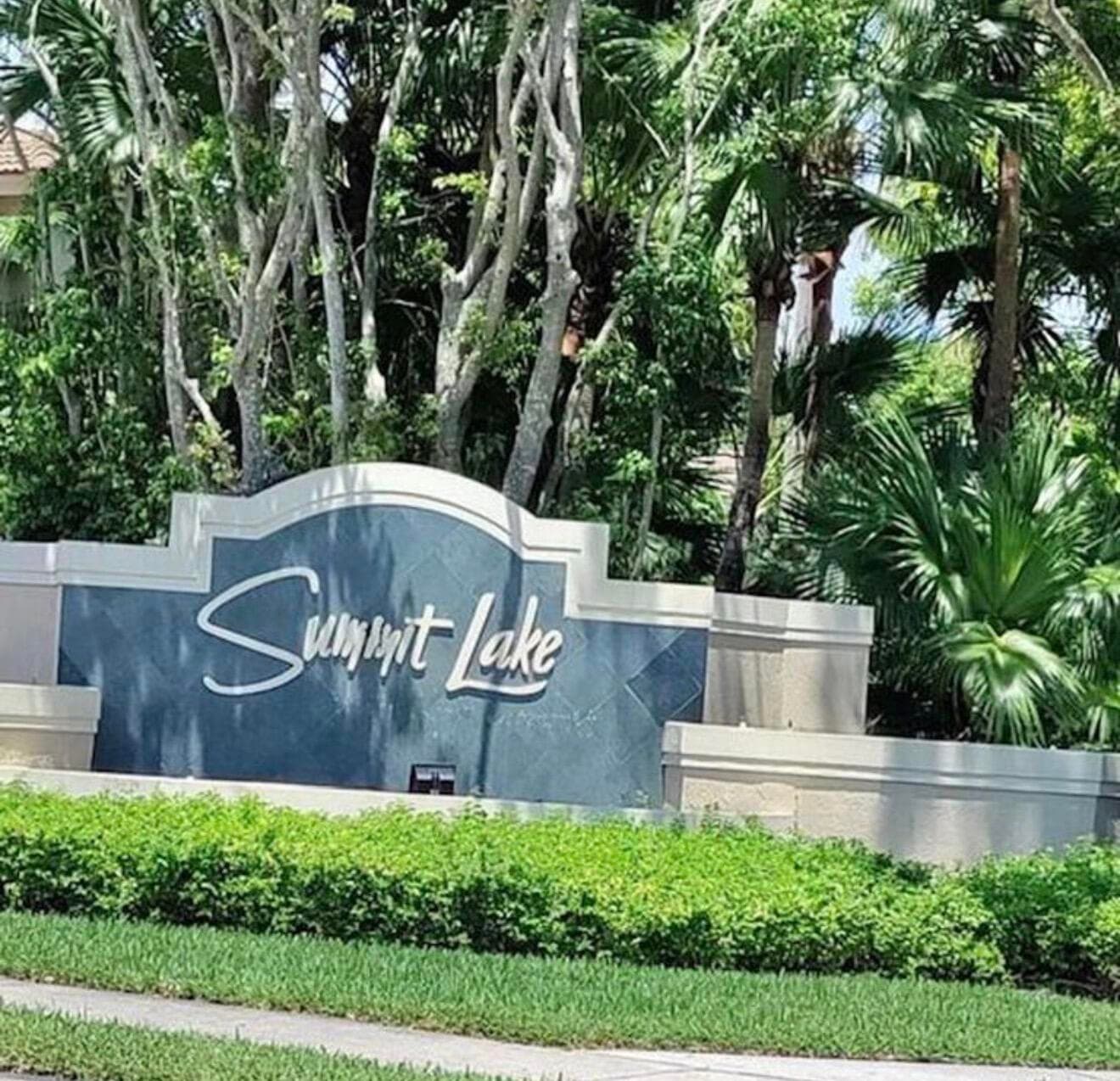 816 Summit Lake Drive, West Palm Beach, FL 33406 2
