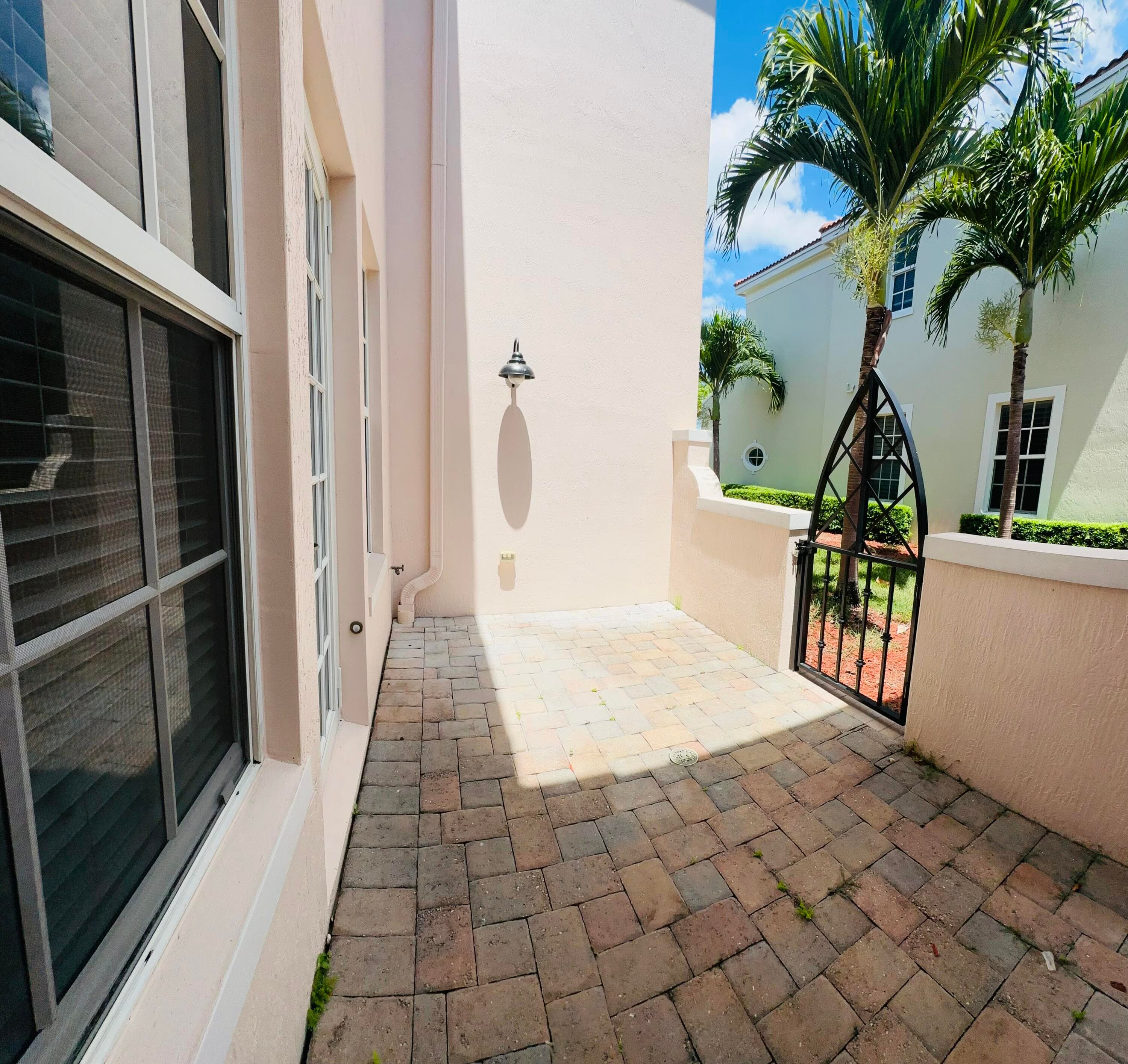 8296 NW 9th Avenue, Boca Raton, FL 33487 16