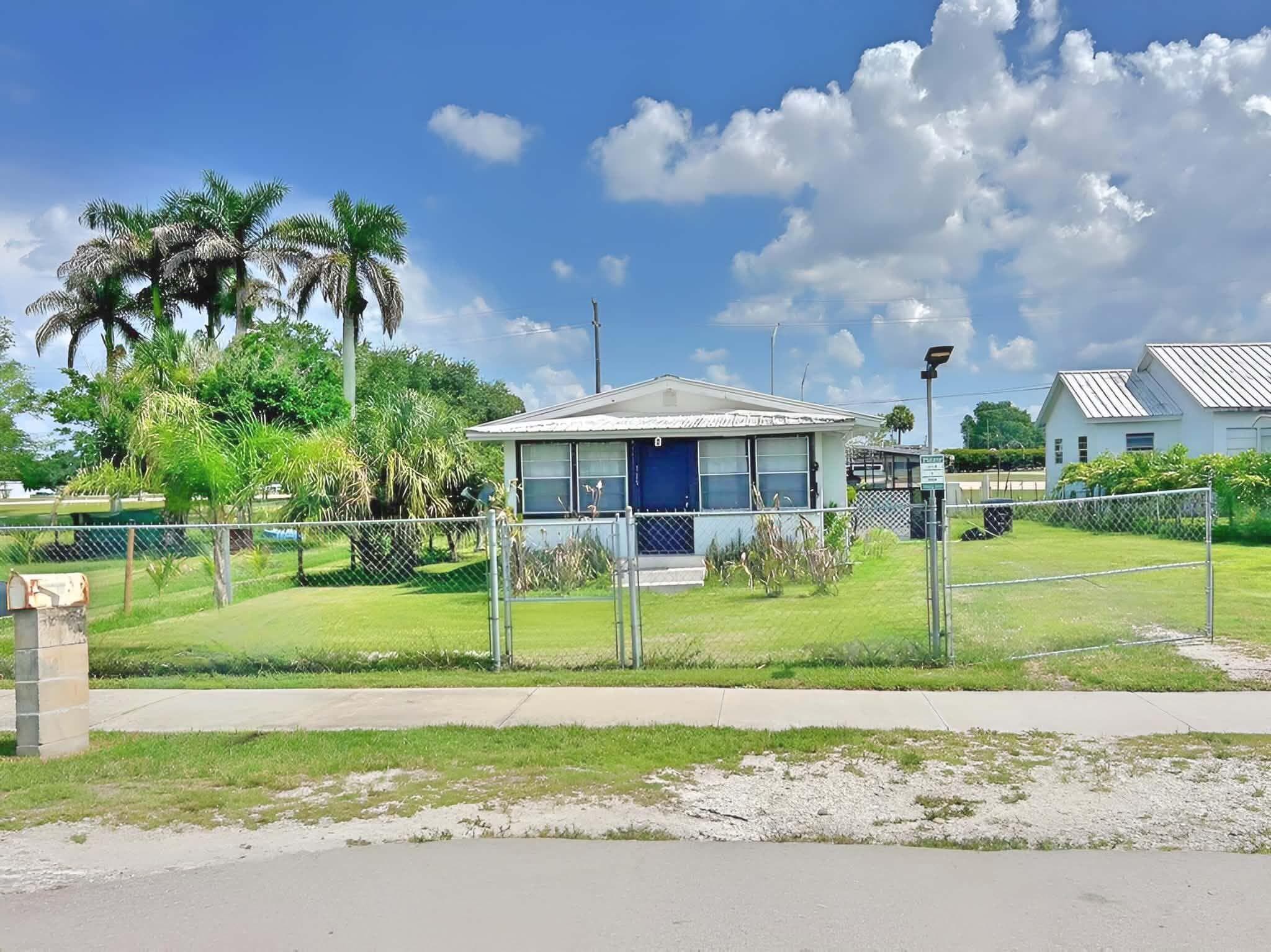 315 Avenue J, Moore Haven, FL 33471 14