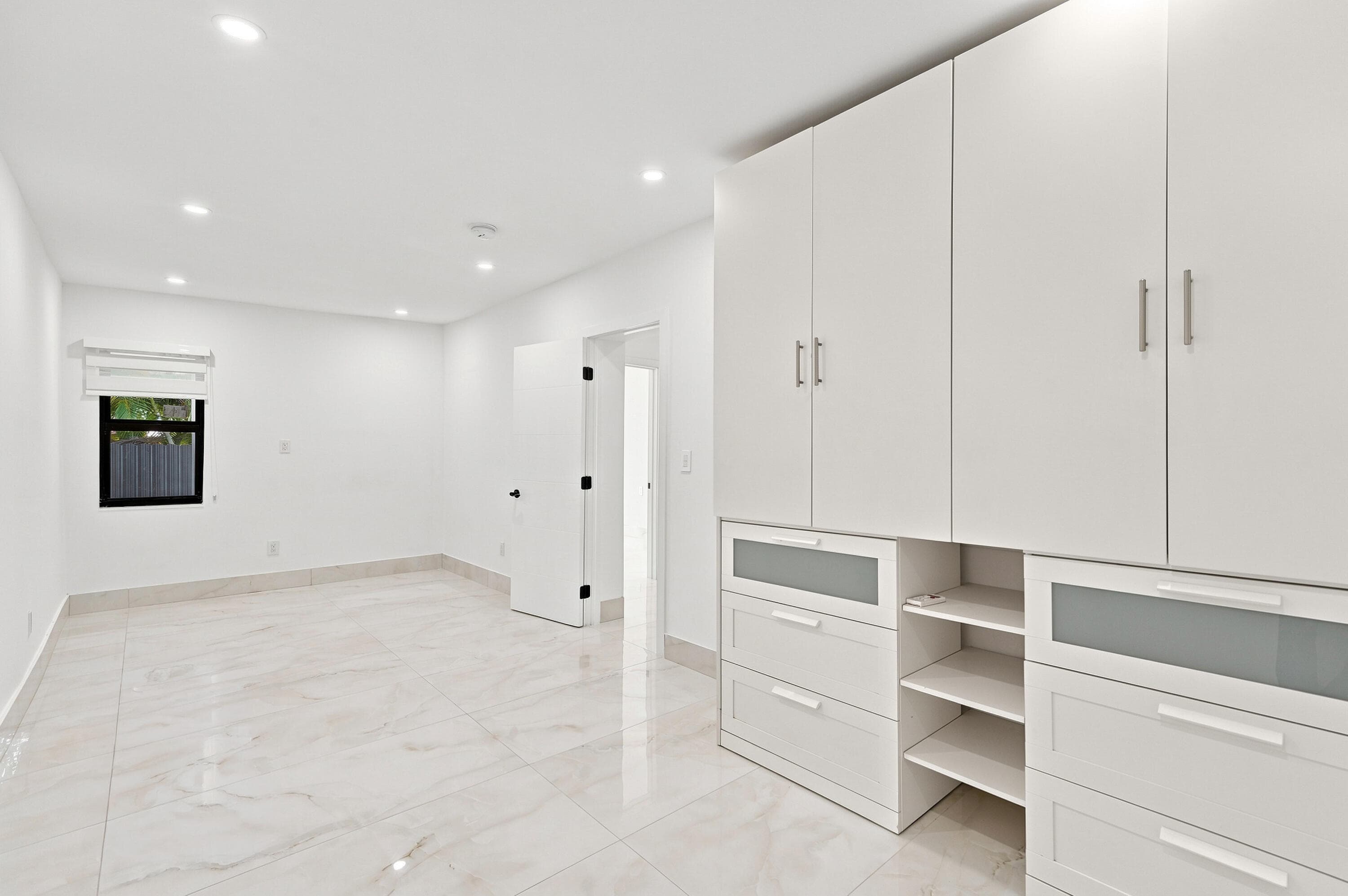 2239 SW 10TH Street, Miami, FL 33135 32