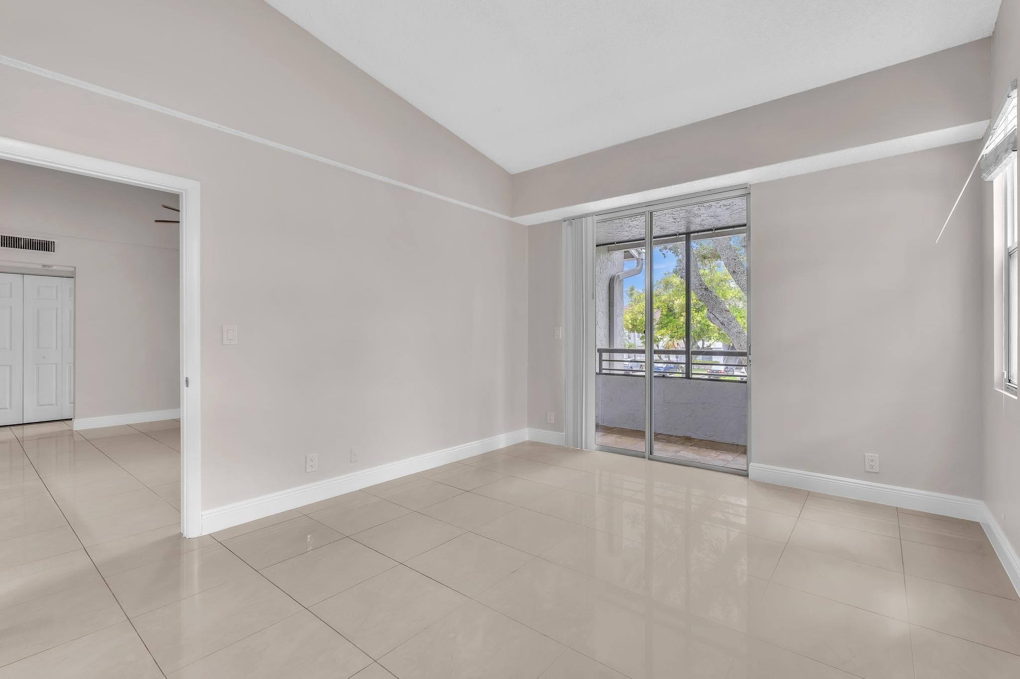601 LYONS Road 7201, Coconut Creek, FL 33063 23
