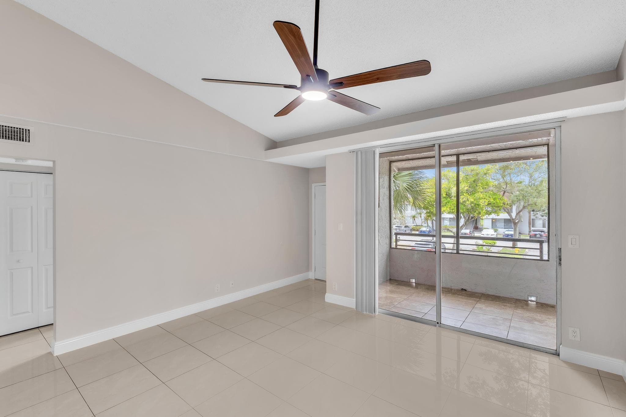 601 LYONS Road 7201, Coconut Creek, FL 33063 31