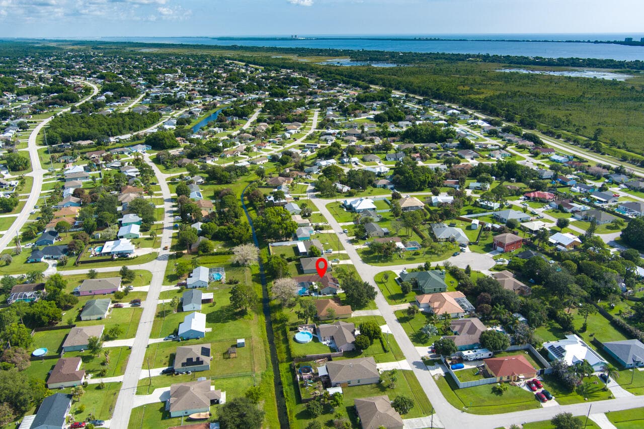 2502 SE UNIVERSITY Terrace, Port St. Lucie, FL 34952 36