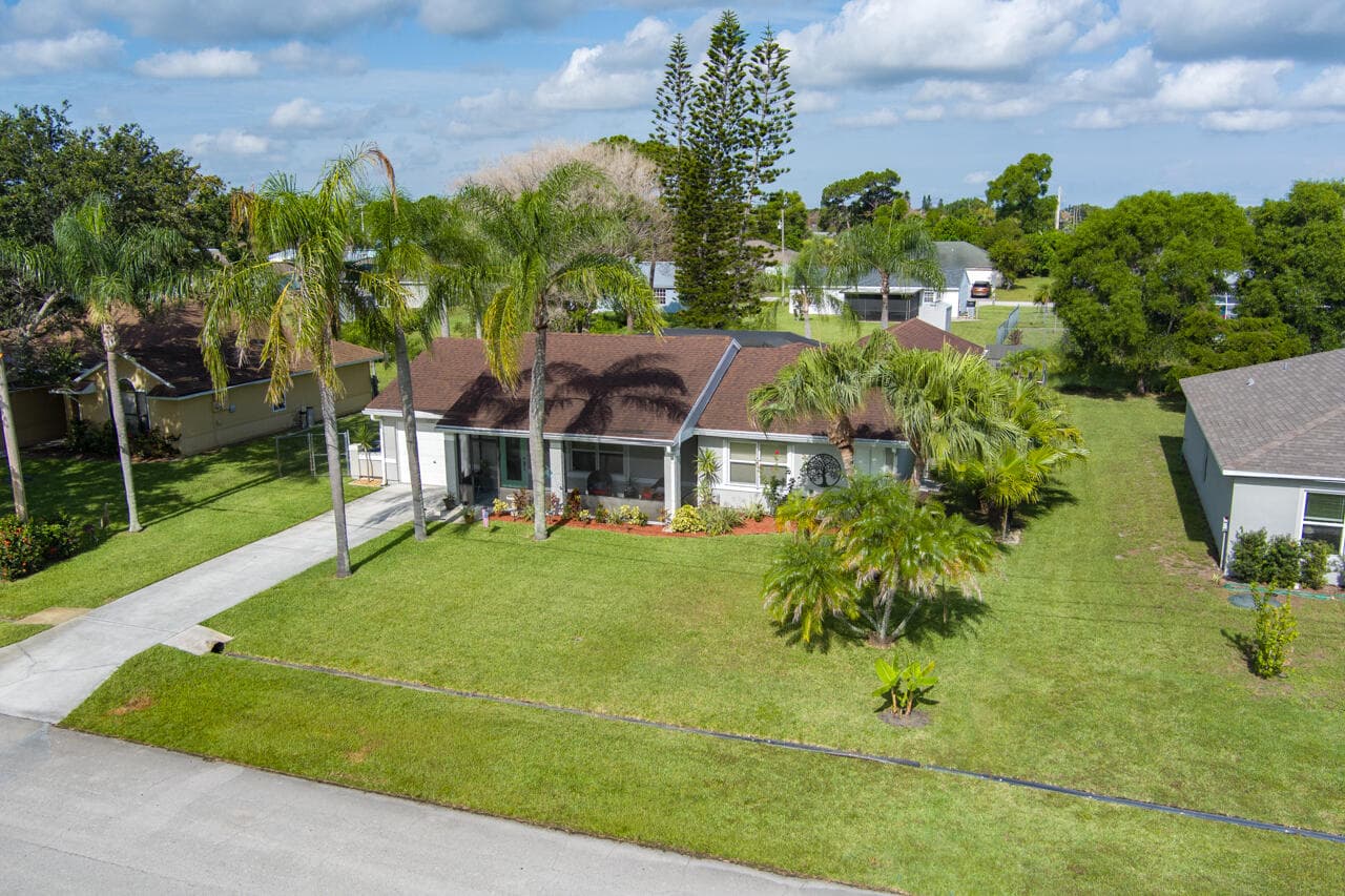 2502 SE UNIVERSITY Terrace, Port St. Lucie, FL 34952 41