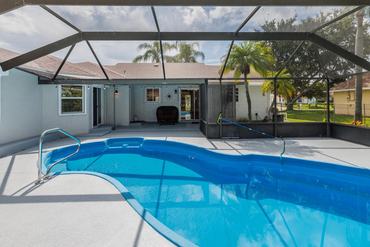 2502 SE UNIVERSITY Terrace, Port St. Lucie, FL 34952 30