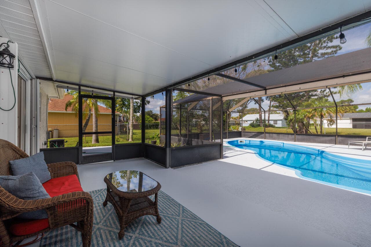 2502 SE UNIVERSITY Terrace, Port St. Lucie, FL 34952 29
