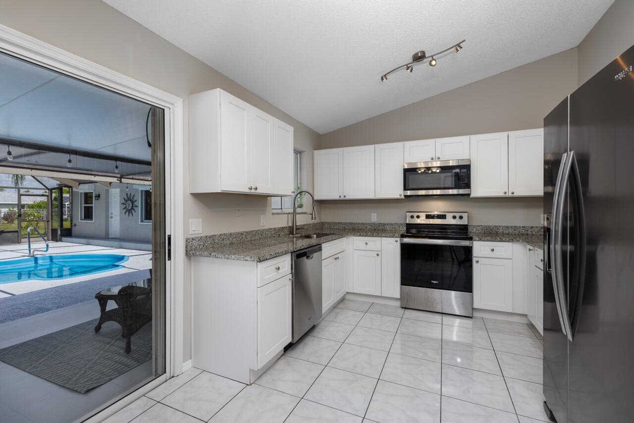 2502 SE UNIVERSITY Terrace, Port St. Lucie, FL 34952 9