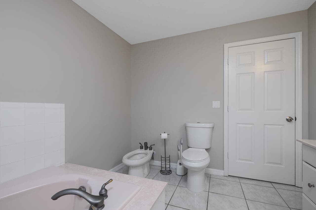 2502 SE UNIVERSITY Terrace, Port St. Lucie, FL 34952 27