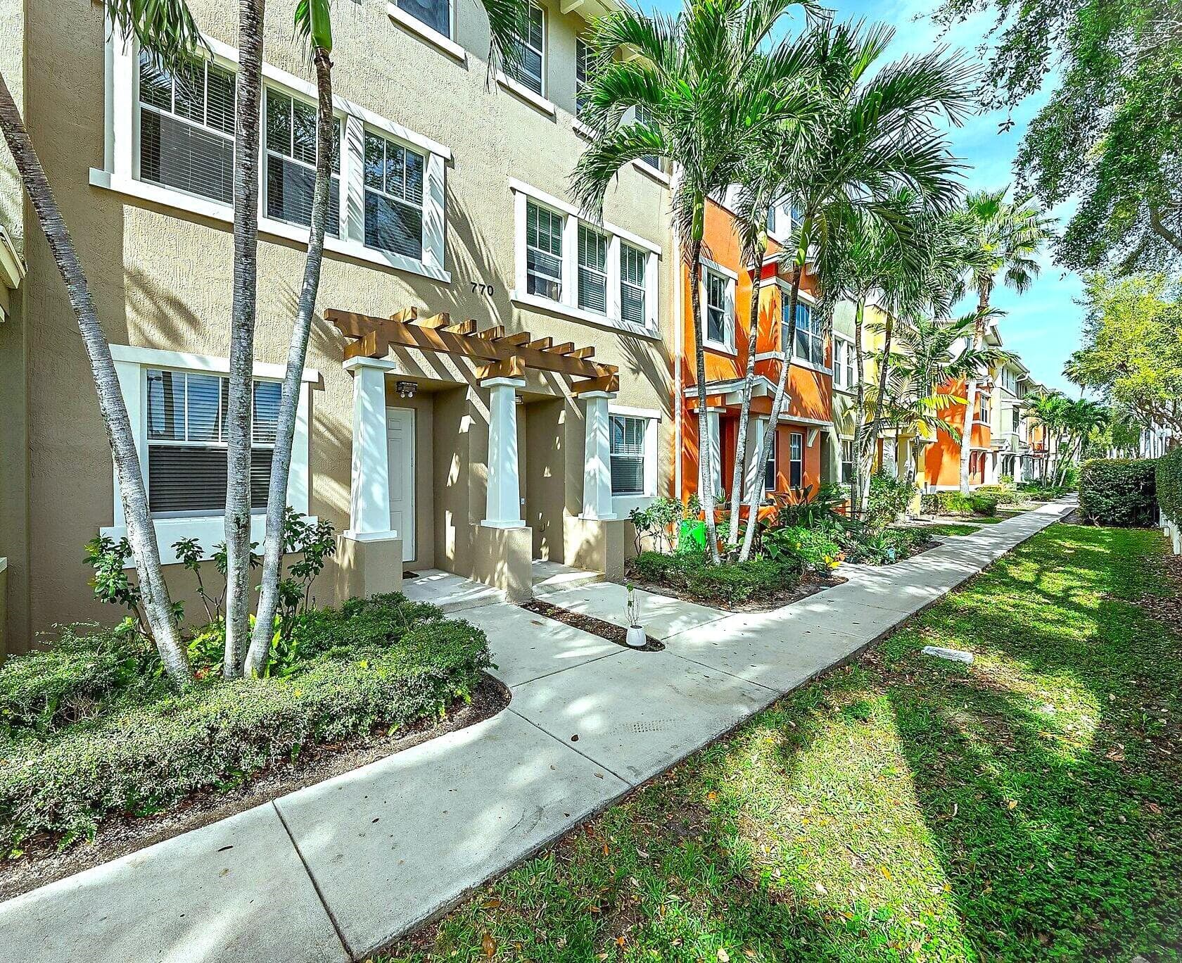 770 MILLBRAE Court 4, West Palm Beach, FL 33401 2