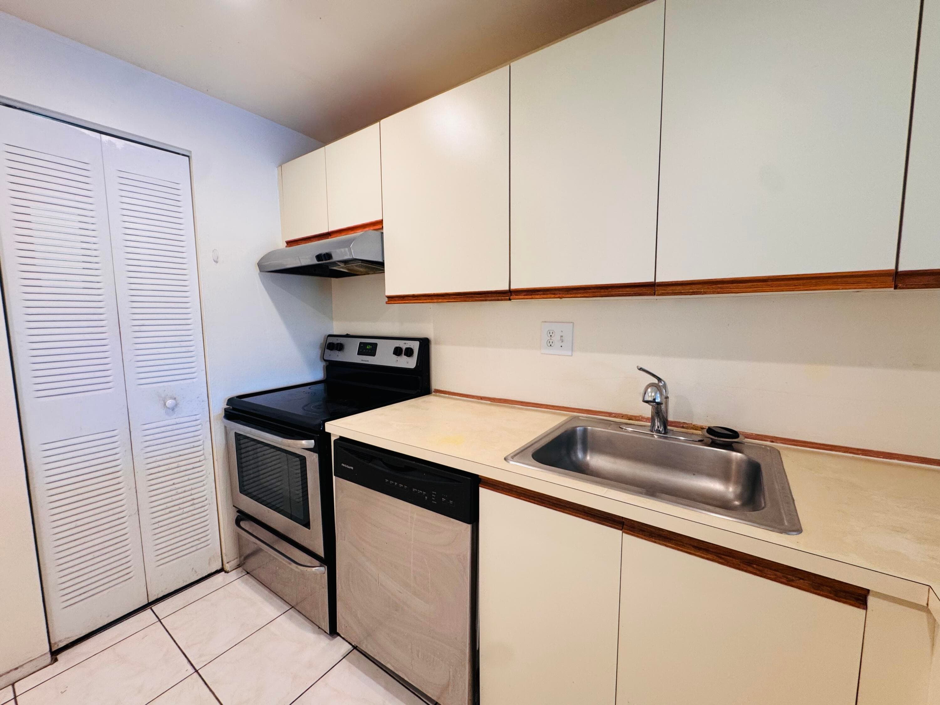 8025 S Colony Circle 203, Tamarac, FL 33321 35