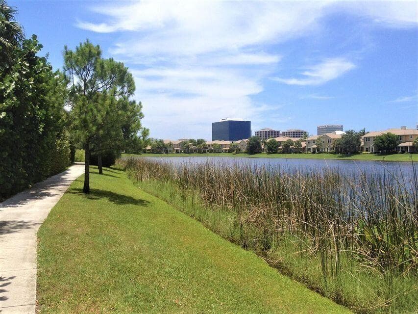 770 MILLBRAE Court 4, West Palm Beach, FL 33401 33
