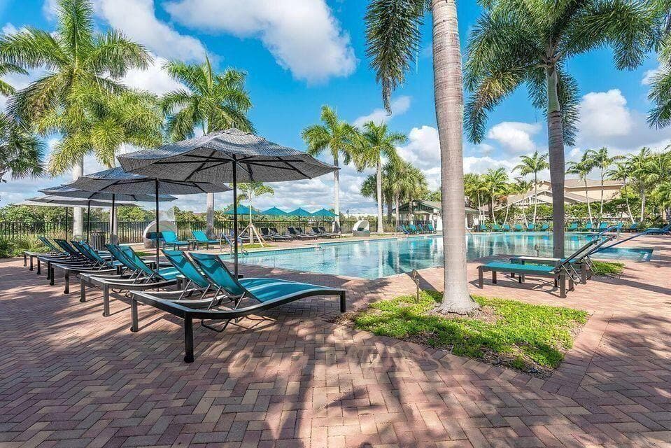 770 MILLBRAE Court 4, West Palm Beach, FL 33401 30