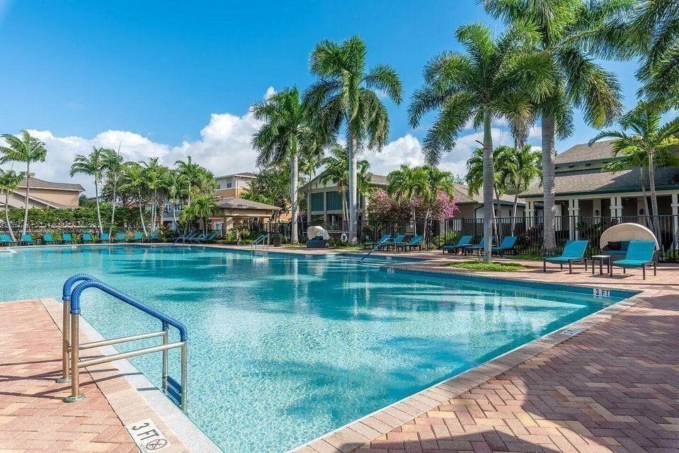 770 MILLBRAE Court 4, West Palm Beach, FL 33401 28
