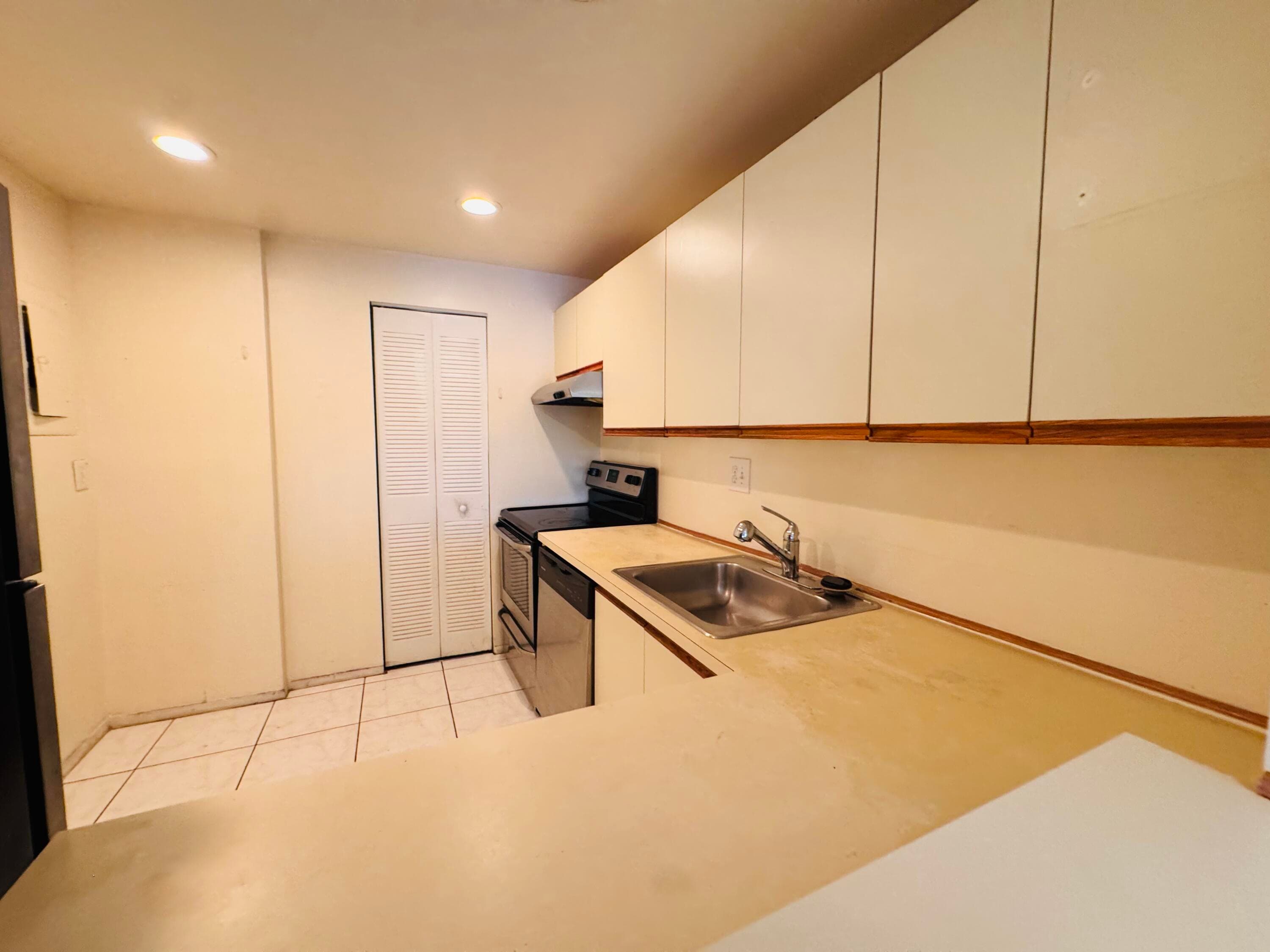 8025 S Colony Cir Circle 203, Tamarac, FL 33321 11