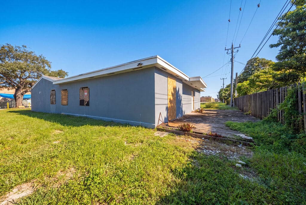 1900 N 66TH Avenue, Hollywood, FL 33024 8