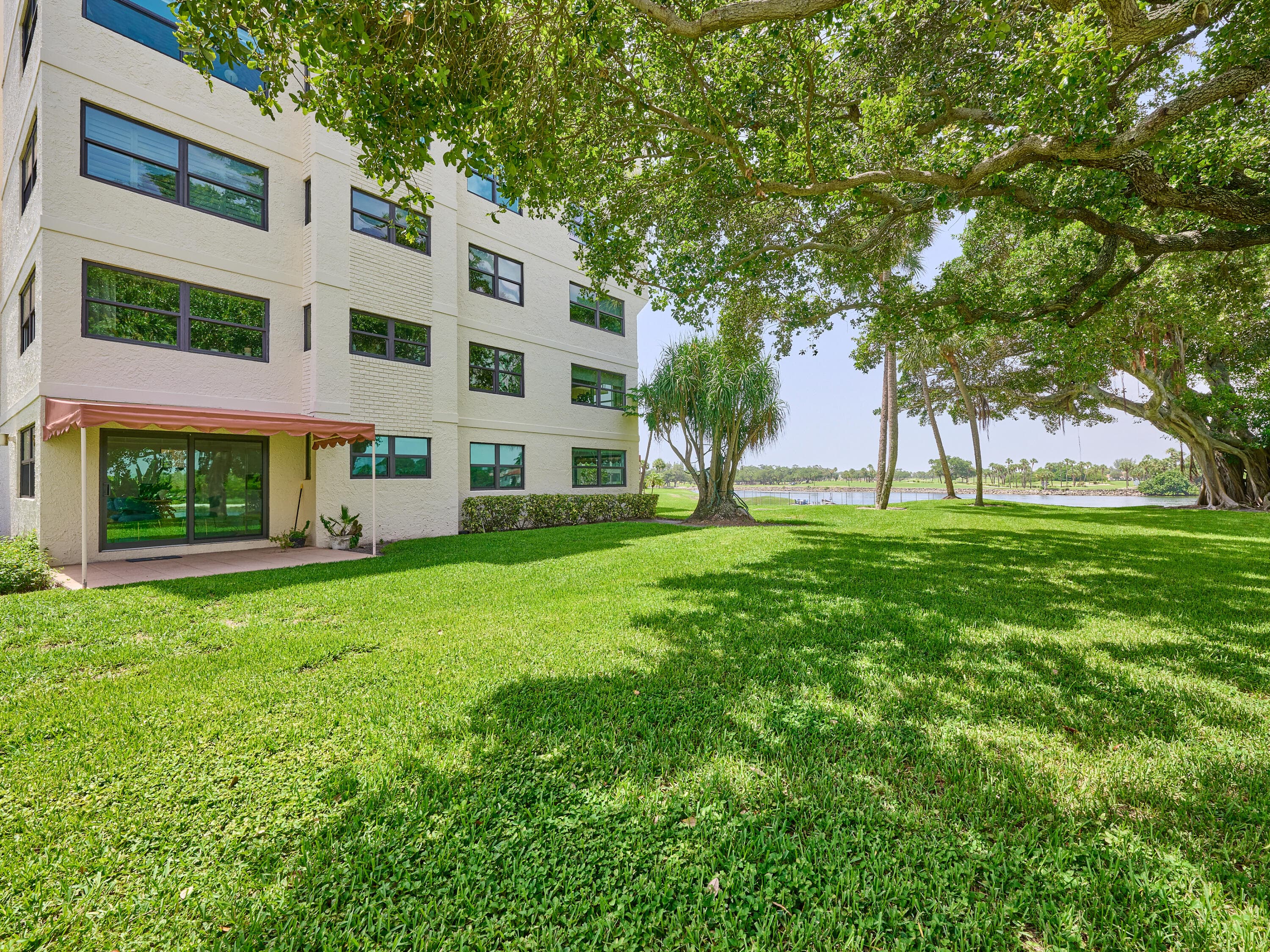 374 Golfview Road 106, North Palm Beach, FL 33408 56