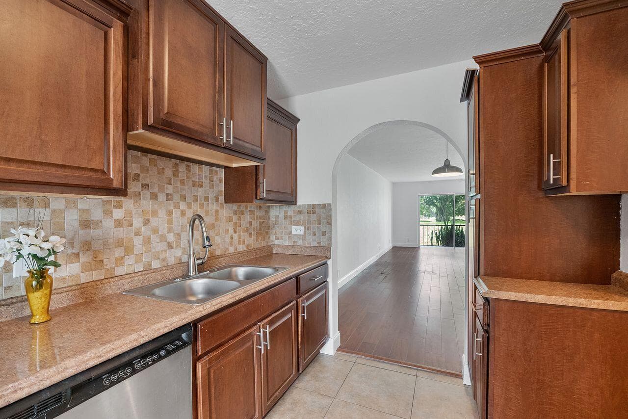 6260 S Falls Cir Drive 110, Lauderhill, FL 33319 6