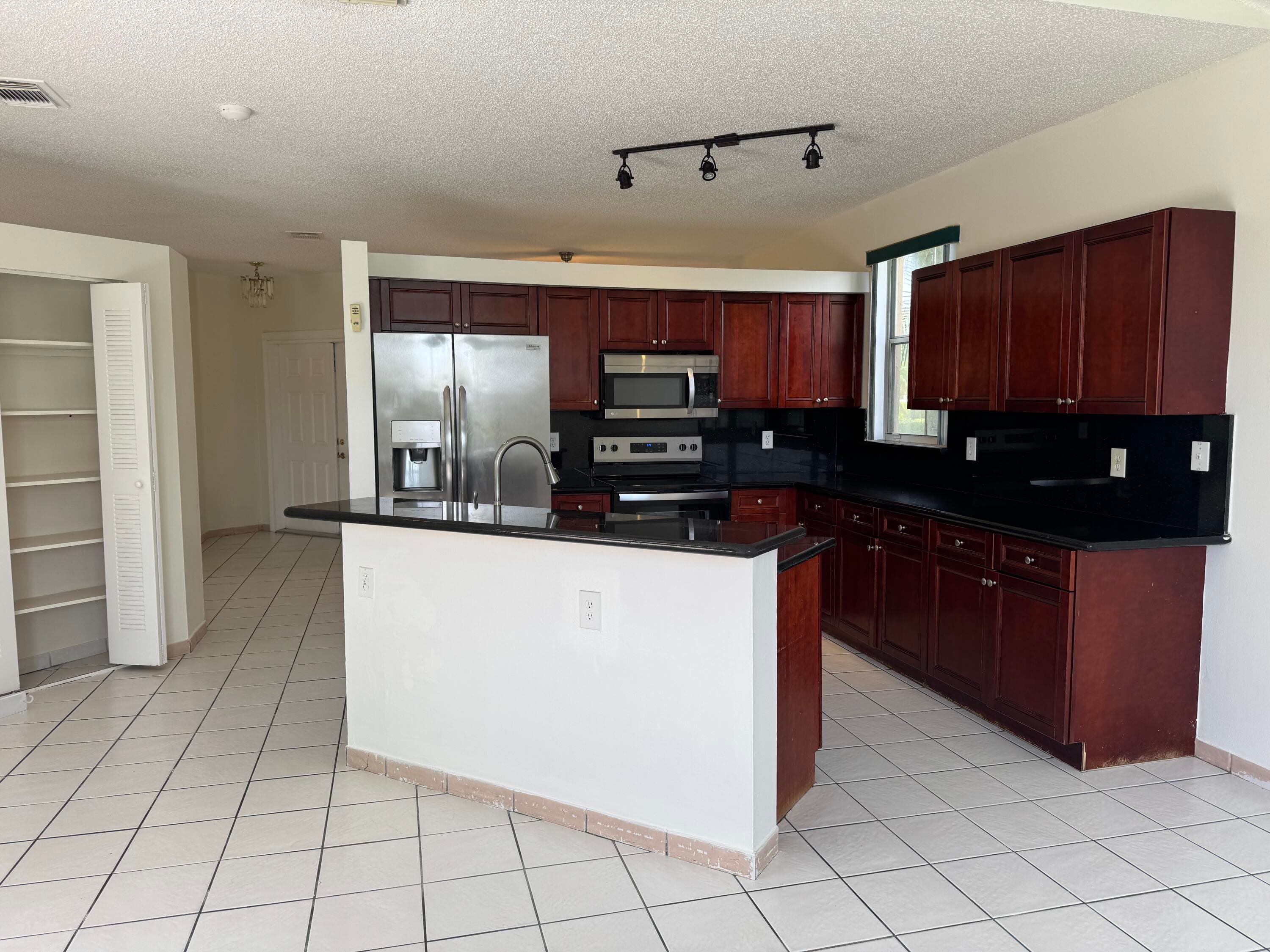 19199 NW 19th Street, Pembroke Pines, FL 33029 13