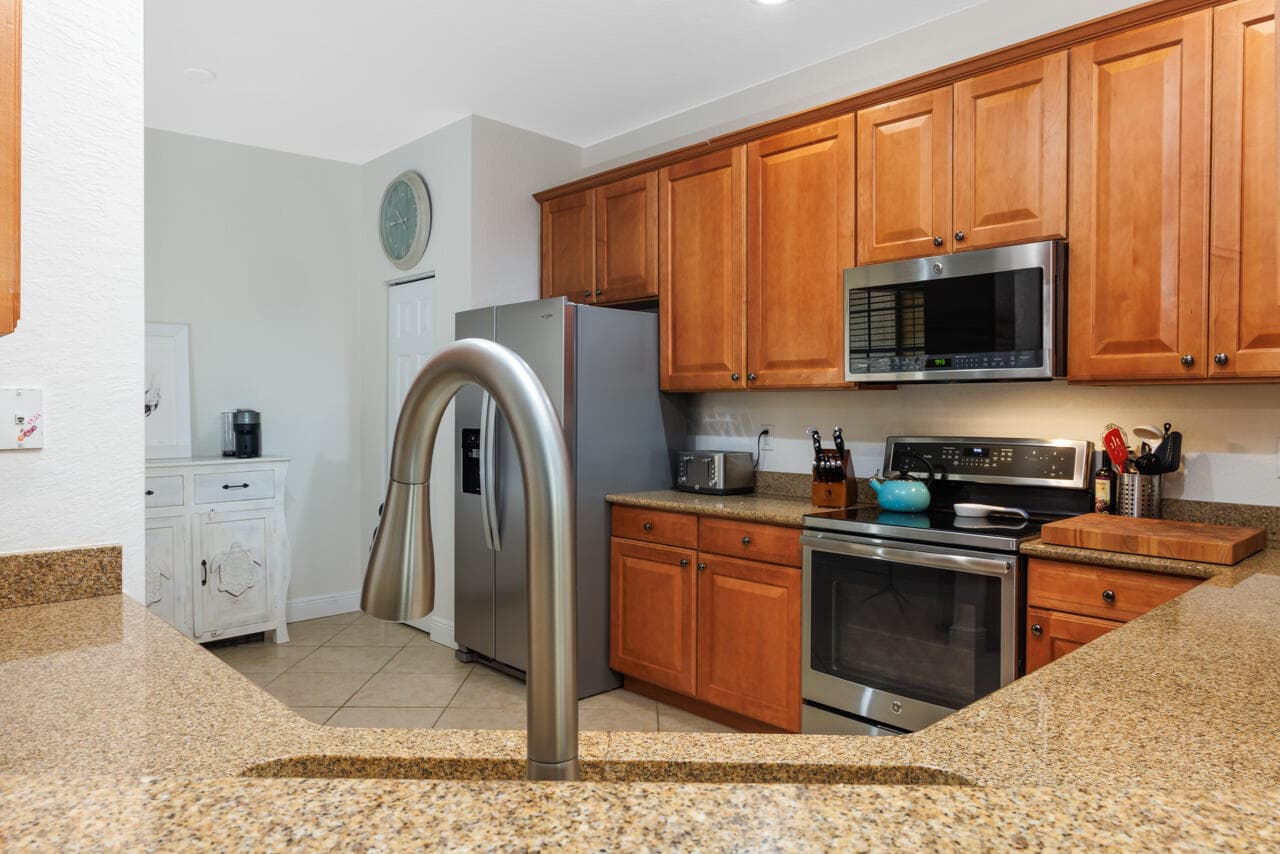 1560 SE Sheffield Terrace 102, Stuart, FL 34994 4