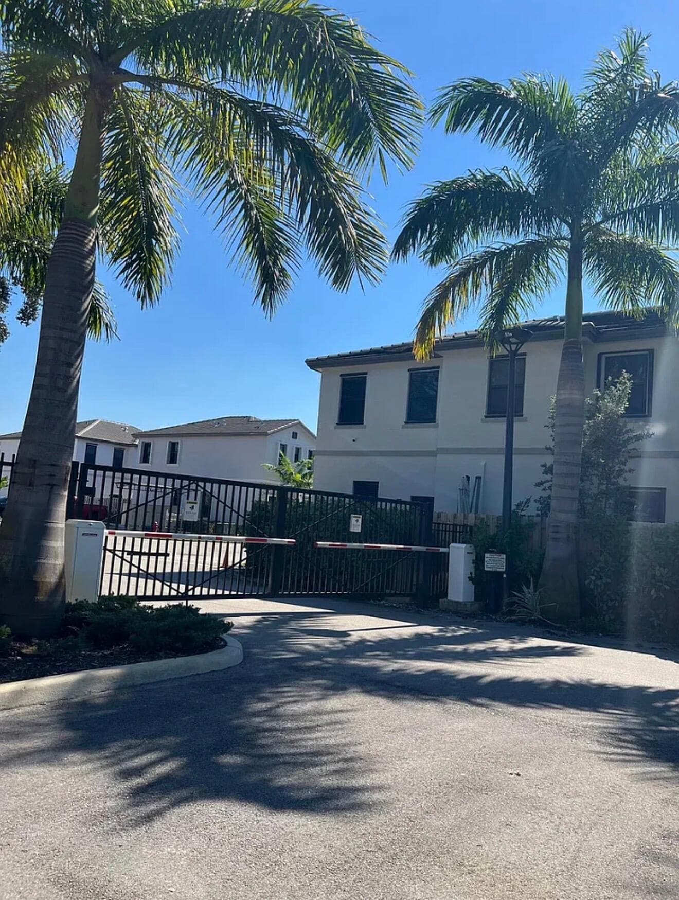 542 SW 19th Terrace, Fort Lauderdale, FL 33312 16