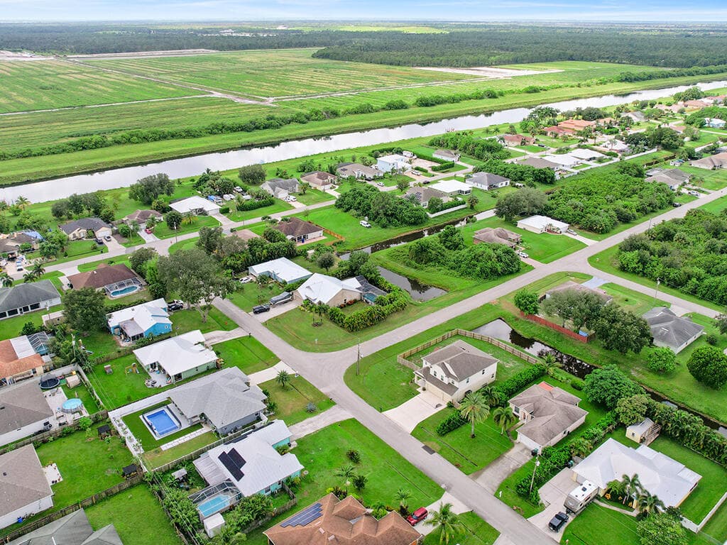 4662 SW Bradbury Street, Port St. Lucie, FL 34953 34