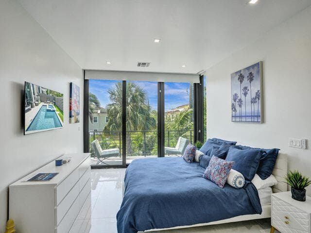 2514 NE 21ST Street A, Fort Lauderdale, FL 33305 4